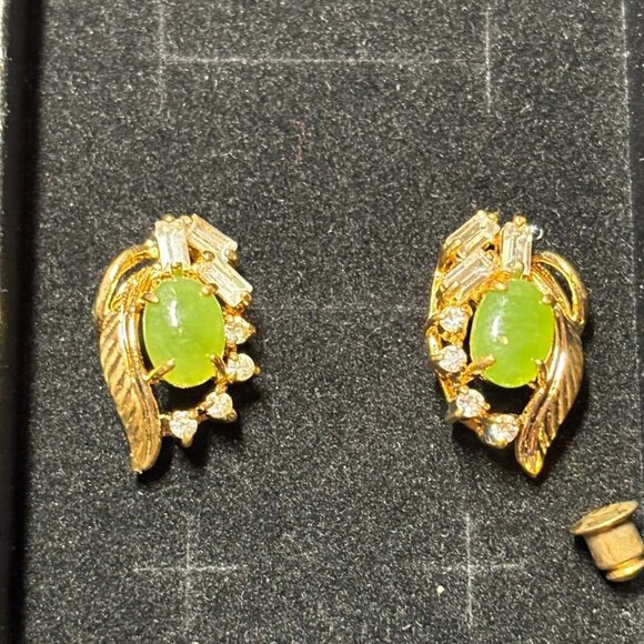 Vintage Jade Stud earrings, Dolphin Ore 18K Gold Electroplate - Picture 1 of 7